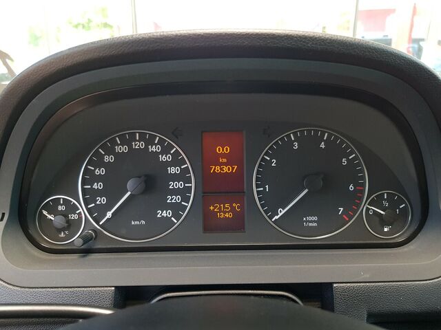 MERCEDES-BENZ A 180 AVANTGARDE AUTOMATIK TEMPO SHZ PTS... Ansicht 8 für Fahrzeugdetailseite