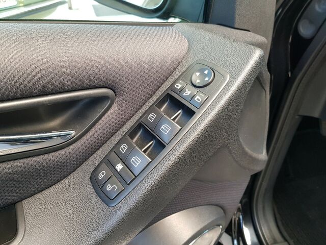 MERCEDES-BENZ A 180 AVANTGARDE AUTOMATIK TEMPO SHZ PTS... Ansicht 9 für Fahrzeugdetailseite