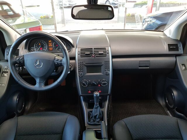 MERCEDES-BENZ A 180 AVANTGARDE KLIMA SPIEGELKAPPBAR TEILLDER... Ansicht 12 für Fahrzeugdetailseite