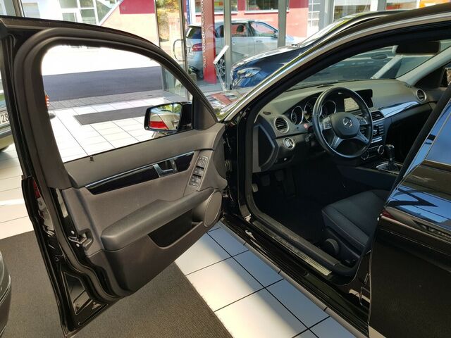 MERCEDES-BENZ C 180 CLASSIC NAVI PTS SHZ KLIMA SPIEGELKLAPPBAR... Ansicht 6 für Fahrzeugdetailseite
