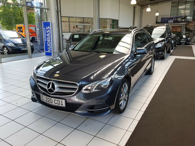 MERCEDES-BENZ E 220 AVANTGARDE NAVI KAMERA AHK LED LEDER...