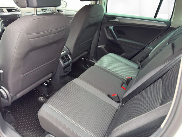 VW Tiguan 1.4 TSI eHybrid 110 KW Ansicht 12 für Fahrzeugdetailseite