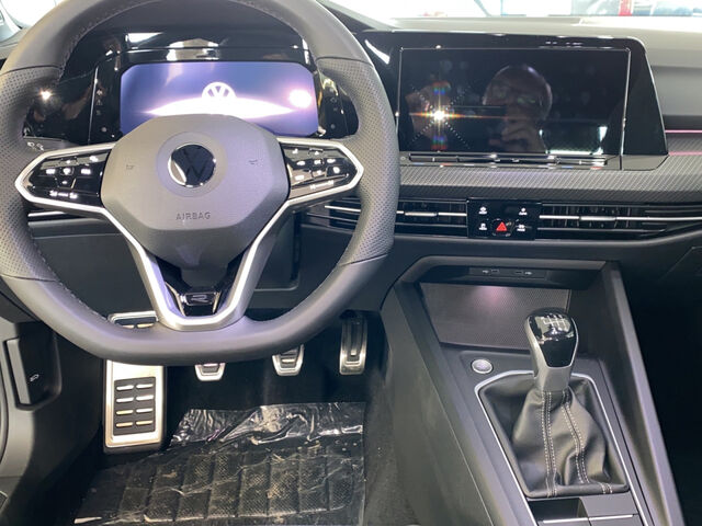 VW Golf VIII Variant 1.5 TSI R-Line Ansicht 9 für Fahrzeugdetailseite