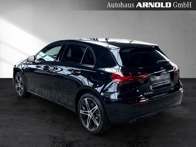 MERCEDES-BENZ A 250 e Progressive 360° Sitzh. Distronic Totw. Ansicht 4 für Fahrzeugdetailseite
