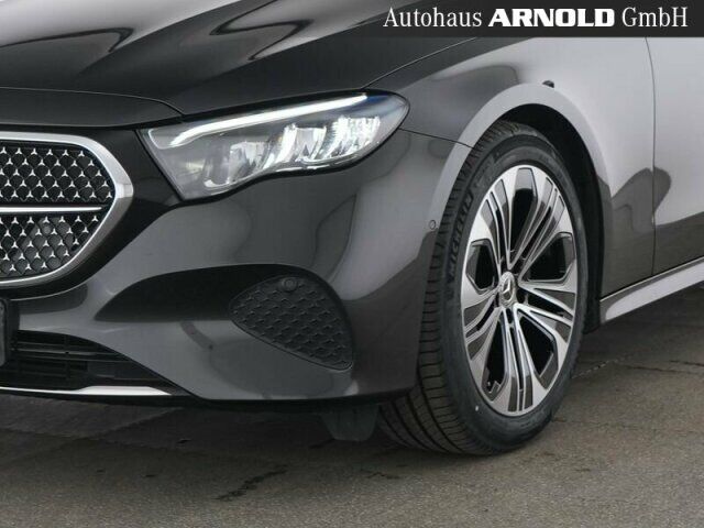 MERCEDES-BENZ E 220 T d Avantgarde AHK 19-LMR Kamera Distr. Ansicht 4 für Fahrzeugdetailseite