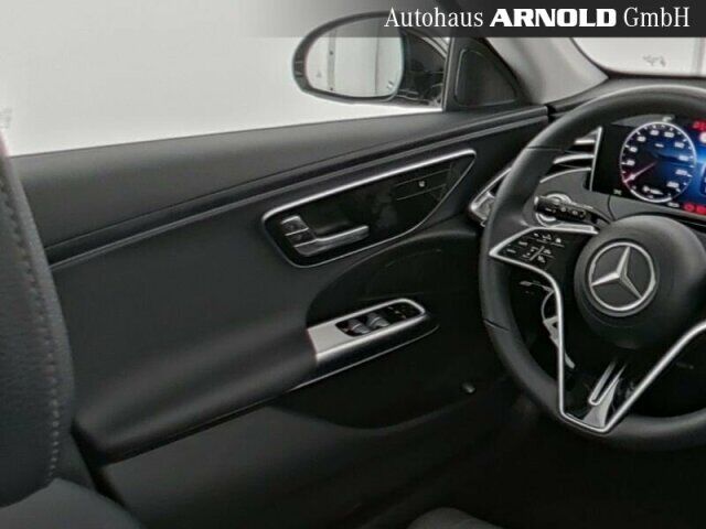 MERCEDES-BENZ E 220 T d 4M Avantgarde Pano AHK Distr. Kamera Ansicht 9 für Fahrzeugdetailseite