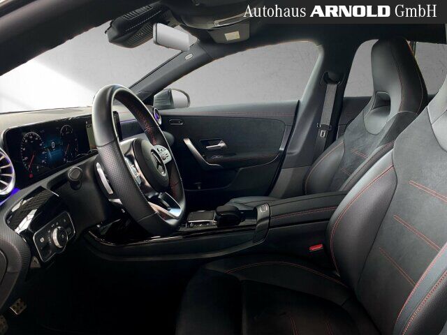 MERCEDES-BENZ CLA 200 Shooting Brake CLA 200 d SB AMG Line AHK Distronic LED Kamera Ansicht 8 für Fahrzeugdetailseite