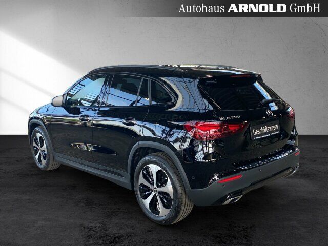 MERCEDES-BENZ GLA 200 Progressive AHK LED 360° Distr el-Klappe Ansicht 4 für Fahrzeugdetailseite