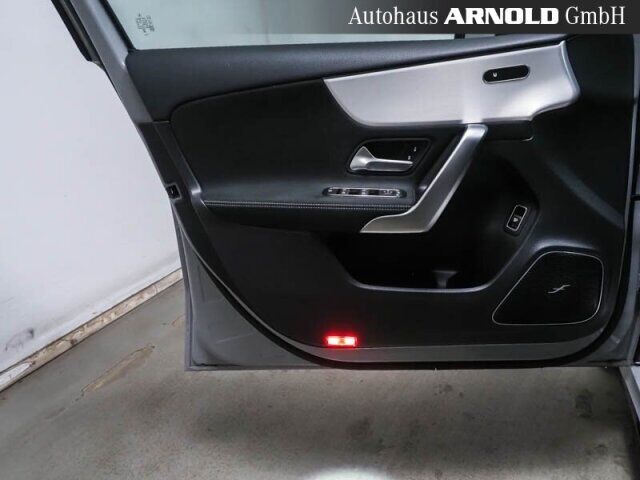 MERCEDES-BENZ A 250 4M Limousine Special AMG L. Pano Burmester Ansicht 10 für Fahrzeugdetailseite