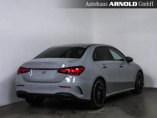 MERCEDES-BENZ A 250 4M Limousine Special AMG L. Pano Burmester Ansicht 3 für Fahrzeugdetailseite
