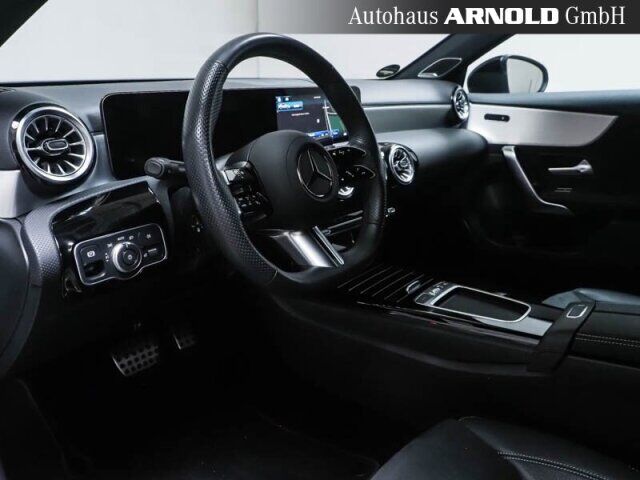 MERCEDES-BENZ A 250 4M Limousine Special AMG L. Pano Burmester Ansicht 8 für Fahrzeugdetailseite