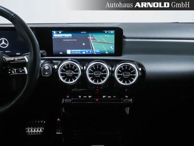 MERCEDES-BENZ A 250 4M Limousine Special AMG L. Pano Burmester Ansicht 9 für Fahrzeugdetailseite