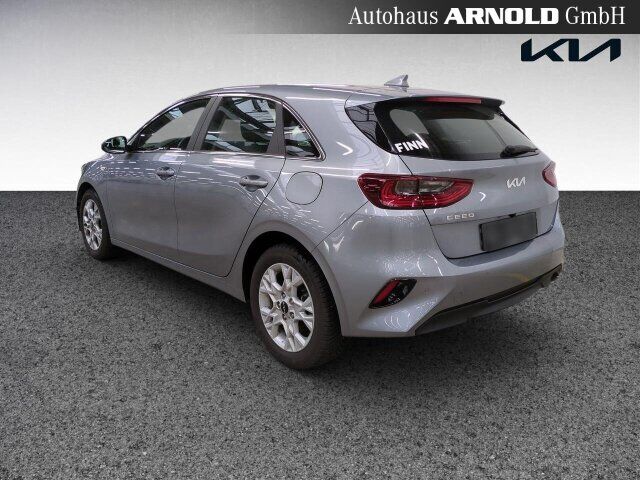 KIA Ceed 1.5 T-GDI DCT7 Vision Komfort+-P. Kamera Ansicht 3 für Fahrzeugdetailseite