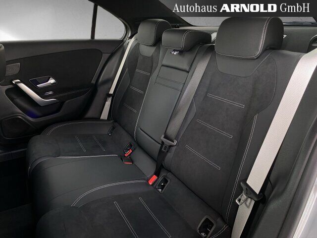 MERCEDES-BENZ A 200 Limousine AMG Line Night MULTIBEAM Kamera Ansicht 10 für Fahrzeugdetailseite