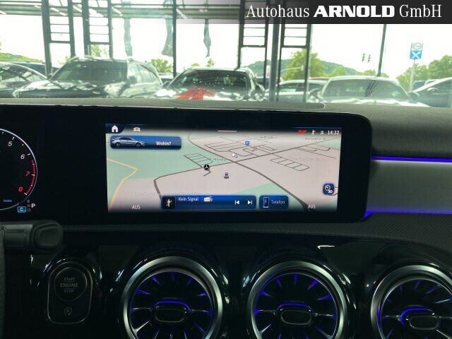 MERCEDES-BENZ A 200 Limousine AMG Line Night MULTIBEAM Kamera Ansicht 12 für Fahrzeugdetailseite