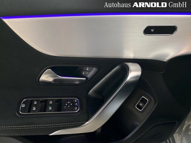 MERCEDES-BENZ A 200 Limousine AMG Line Night MULTIBEAM Kamera Ansicht 14 für Fahrzeugdetailseite