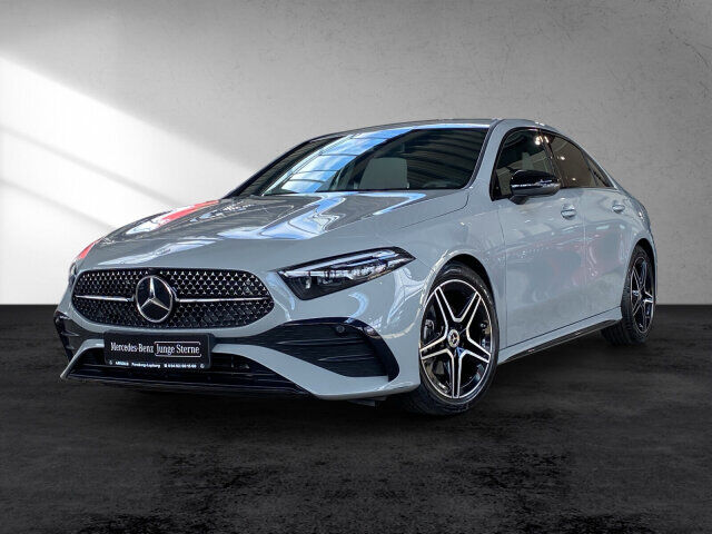 MERCEDES-BENZ A 200 Limousine AMG Line Night MULTIBEAM Kamera Ansicht 2 für Fahrzeugdetailseite