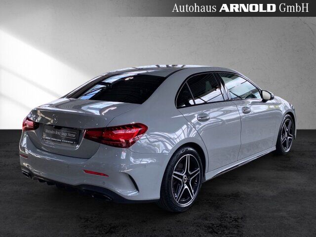 MERCEDES-BENZ A 200 Limousine AMG Line Night MULTIBEAM Kamera Ansicht 5 für Fahrzeugdetailseite