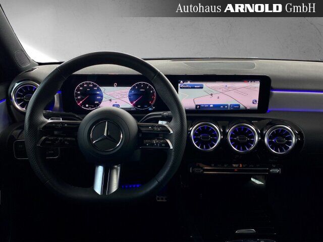 MERCEDES-BENZ A 200 Limousine AMG Line Night MULTIBEAM Kamera Ansicht 9 für Fahrzeugdetailseite