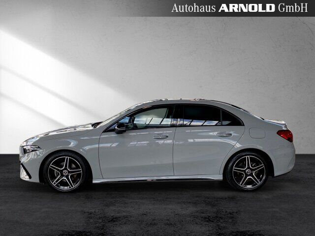 MERCEDES-BENZ A 200 Limousine AMG Line Night Kamera MULTIBEAM Ansicht 3 für Fahrzeugdetailseite