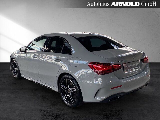 MERCEDES-BENZ A 200 Limousine AMG Line Night Kamera MULTIBEAM Ansicht 4 für Fahrzeugdetailseite