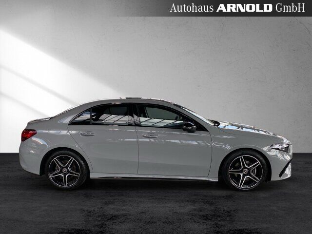 MERCEDES-BENZ A 200 Limousine AMG Line Night Kamera MULTIBEAM Ansicht 6 für Fahrzeugdetailseite
