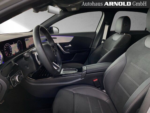 MERCEDES-BENZ A 200 Limousine AMG Line Night Kamera MULTIBEAM Ansicht 8 für Fahrzeugdetailseite