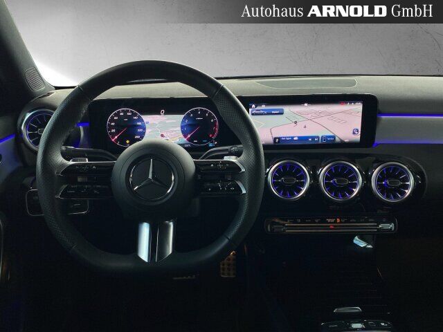 MERCEDES-BENZ A 200 Limousine AMG Line Night Kamera MULTIBEAM Ansicht 9 für Fahrzeugdetailseite