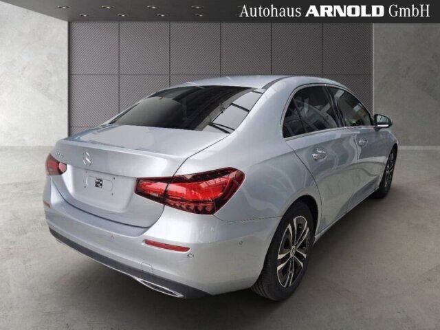 MERCEDES-BENZ A 200 Limousine Progressive Multibeam Burmester Ansicht 4 für Fahrzeugdetailseite