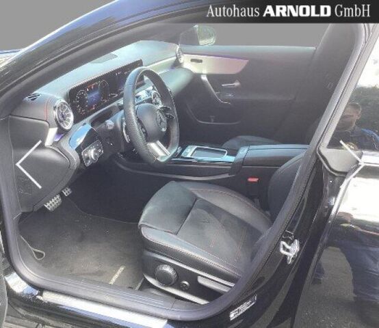 MERCEDES-BENZ CLA 200 Shooting Brake CLA 200 d SB AMG L Night 360° Multib. Distr. AHK Ansicht 8 für Fahrzeugdetailseite