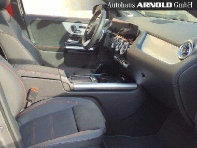 MERCEDES-BENZ GLA 35 AMG Mercedes-AMG GLA 35 4M Pano Distronic Burmester Ansicht 7 für Fahrzeugdetailseite