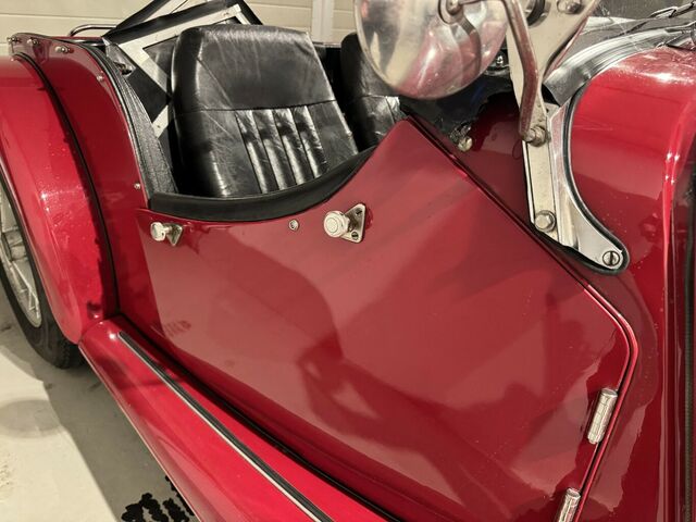 MORGAN Plus 8 Früher Achter mit zauberhafter Patina...