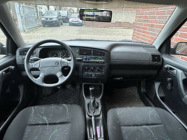 VW Golf Variant CL Pink Floyd...