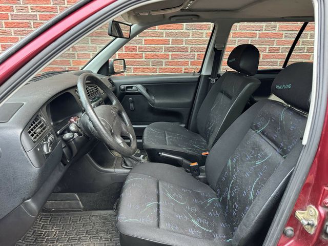 VW Golf Variant CL Pink Floyd...