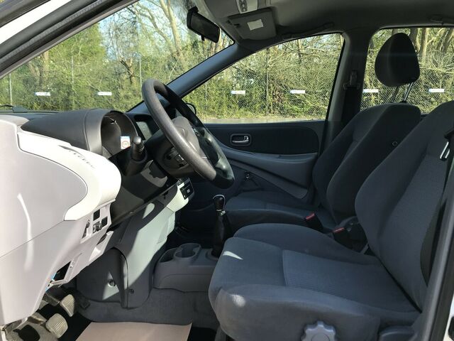 NISSAN Almera Tino Luxury...