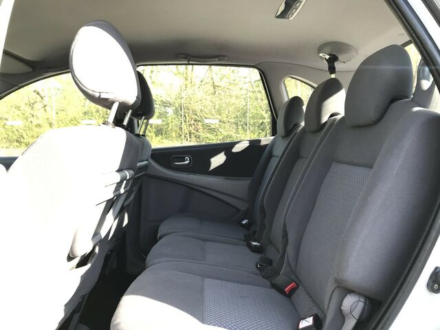 NISSAN Almera Tino Luxury...