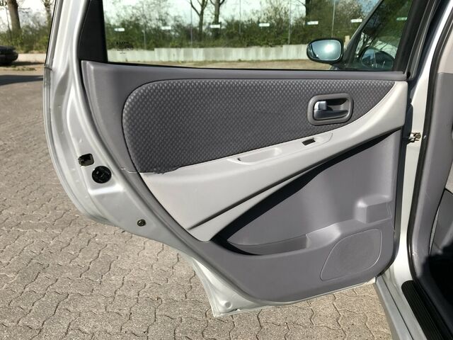 NISSAN Almera Tino Luxury...