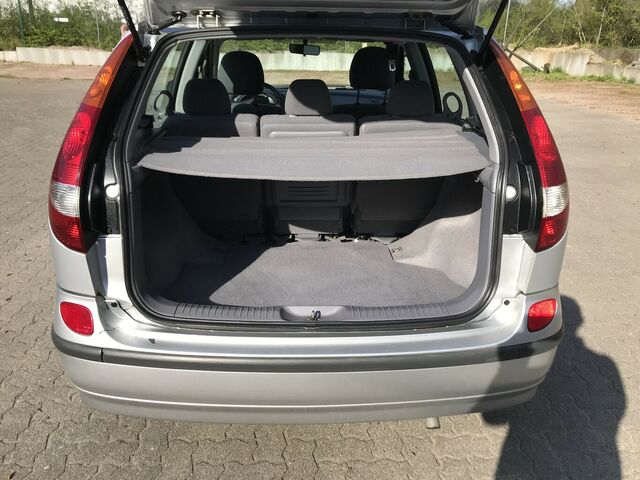 NISSAN Almera Tino Luxury...