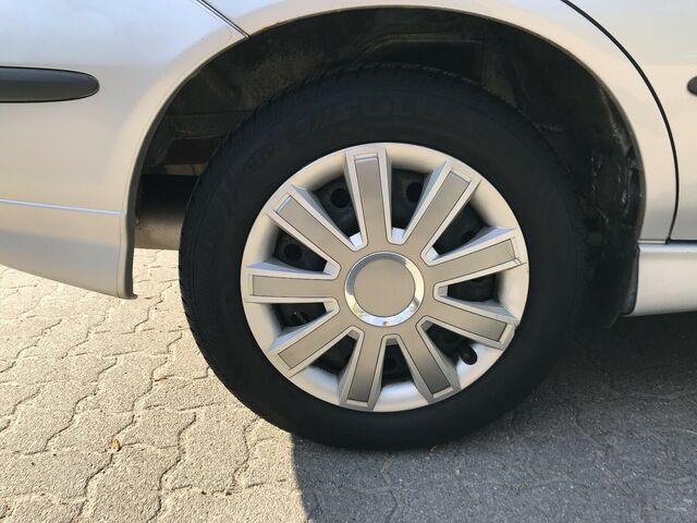 NISSAN Almera Tino Luxury...