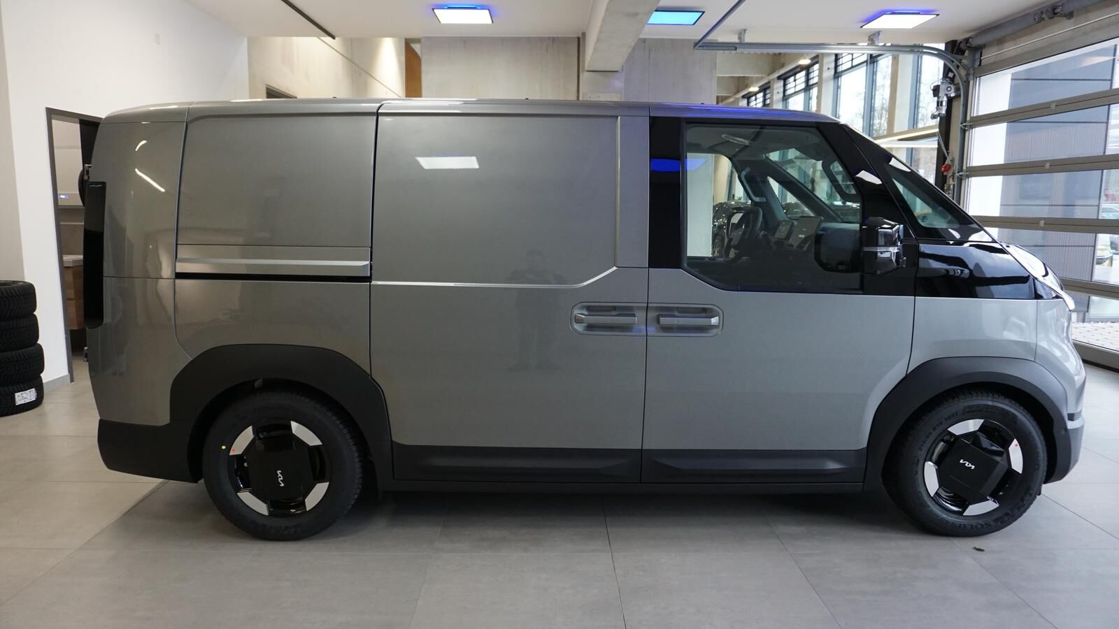 KIA PV5 Cargo L2H1 Elite*Comfort-TecP1*WP*Allwetter* Ansicht 4 für Fahrzeugdetailseite