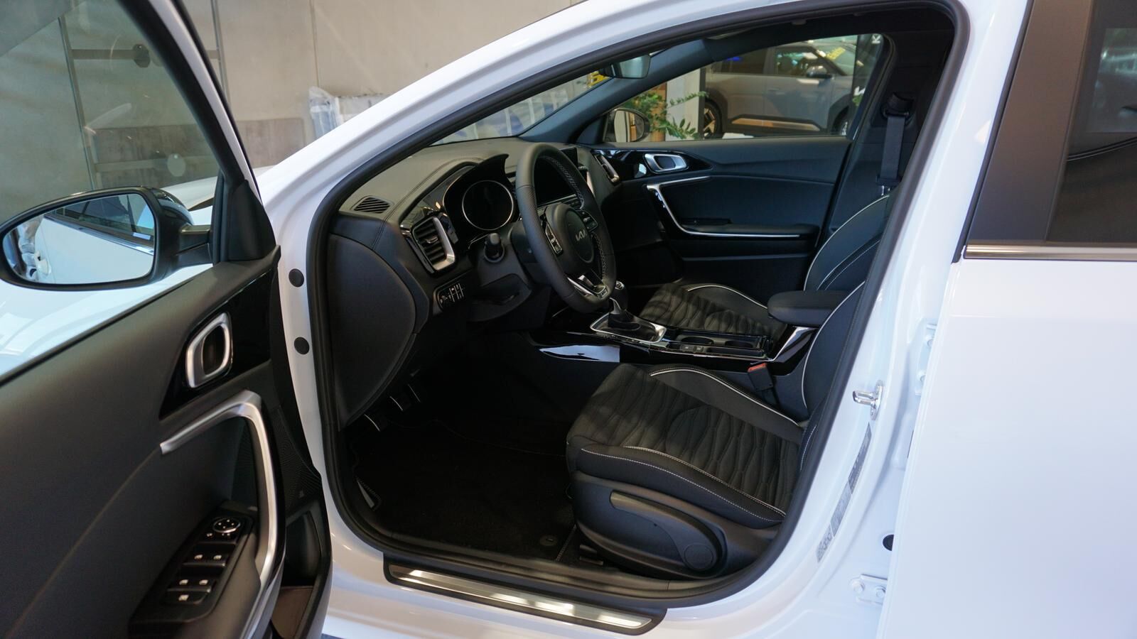KIA Ceed SW 1.5 TGDI GT-LINE *LED* KAMERA* NAVI* Ansicht 6 für Fahrzeugdetailseite