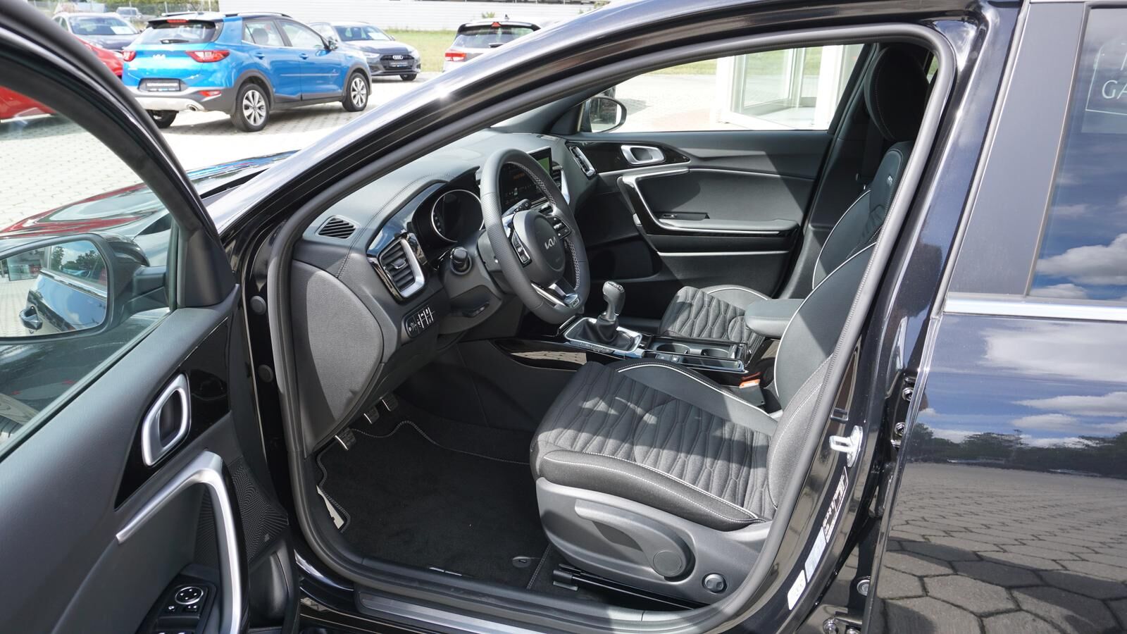 KIA Ceed SW 1.5 TGDI GT-LINE *LED* KAMERA* NAVI* Ansicht 6 für Fahrzeugdetailseite