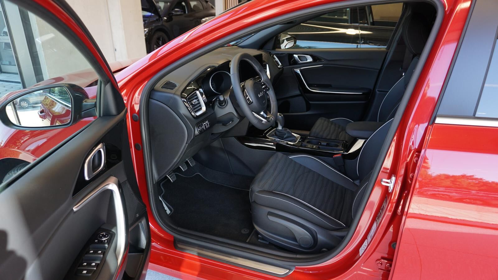 KIA Ceed SW 1.5 TGDI GT-LINE *LED* KAMERA* NAVI* Ansicht 5 für Fahrzeugdetailseite
