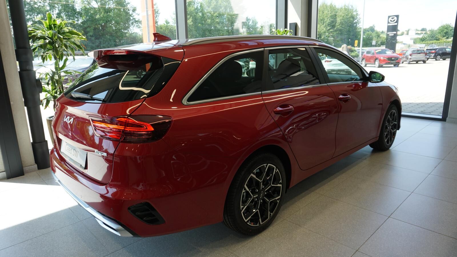 KIA Ceed SW 1.5 TGDI GT-LINE *LED* KAMERA* NAVI* Ansicht 8 für Fahrzeugdetailseite