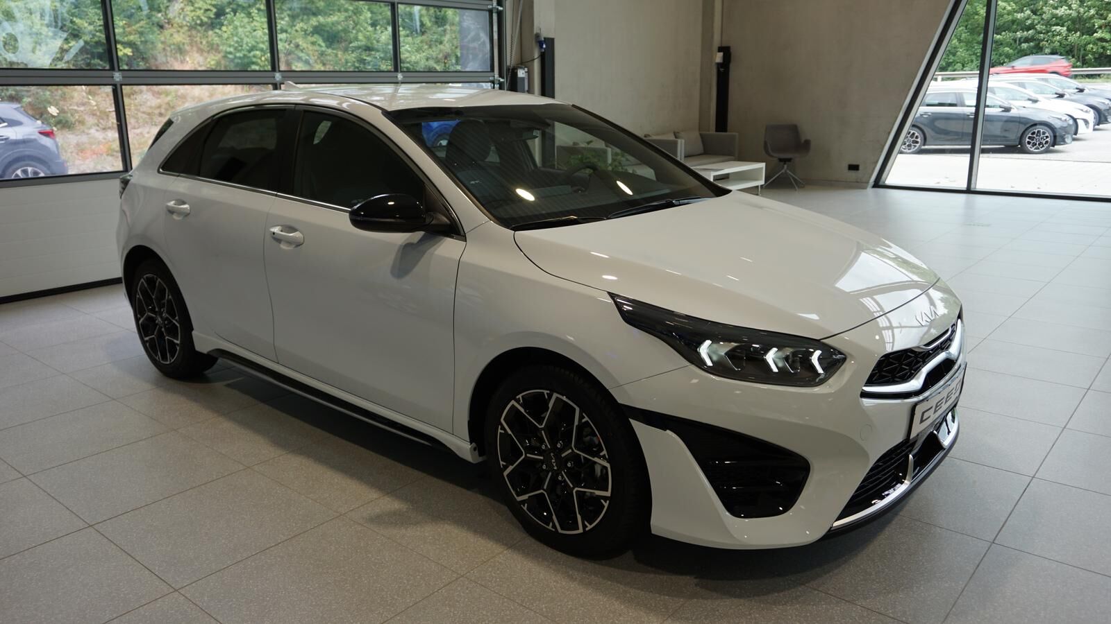 KIA Ceed 1.5 TGDI DCT GT-LINE *LED* KAMERA* NAVI* Ansicht 4 für Fahrzeugdetailseite