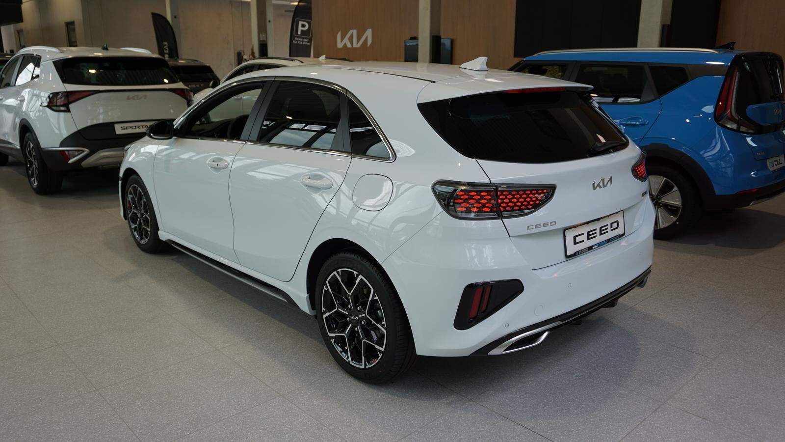 KIA Ceed 1.5 TGDI DCT GT-LINE *LED* KAMERA* NAVI* Ansicht 6 für Fahrzeugdetailseite