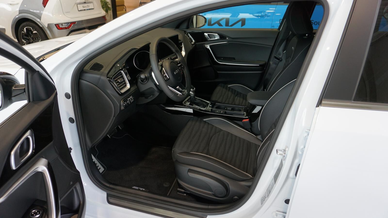 KIA Ceed 1.5 TGDI DCT GT-LINE *LED* KAMERA* NAVI* Ansicht 9 für Fahrzeugdetailseite