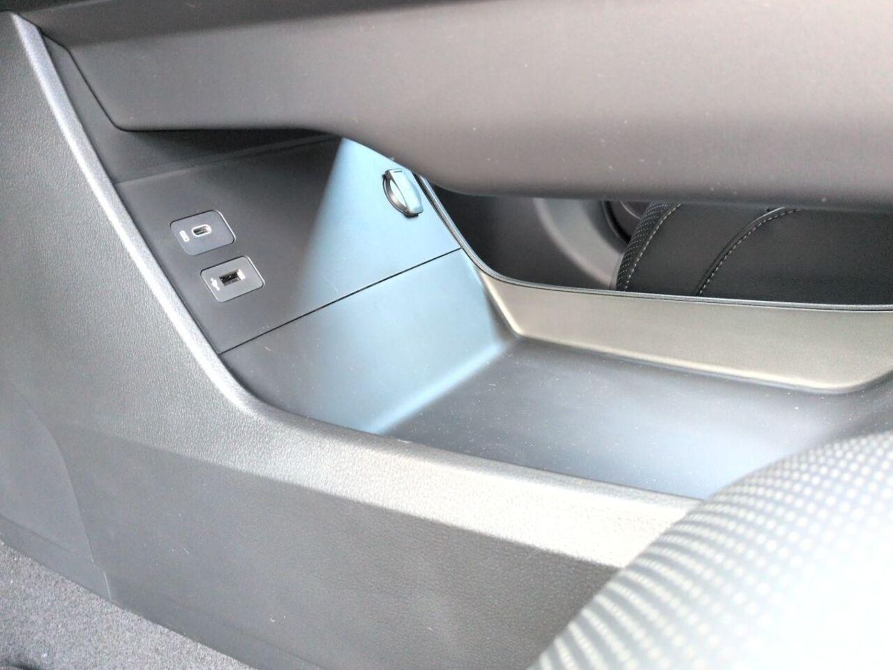 MAZDA CX-6e TAKUMI *HEAD-UP*LED*AMBIENTE*LEDER*360°* Ansicht 14 für Fahrzeugdetailseite