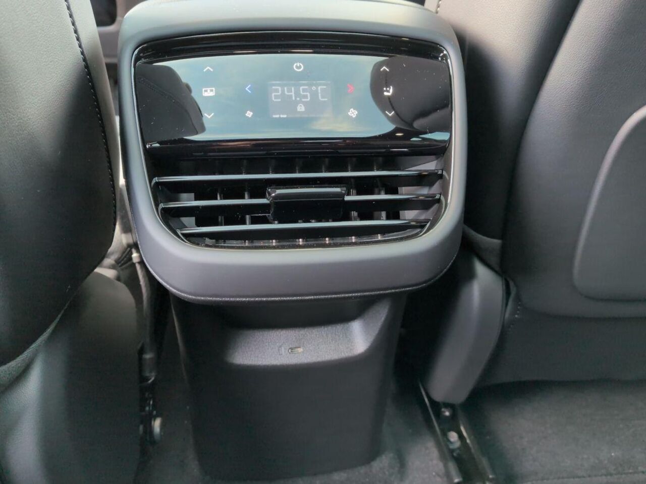 MAZDA CX-6e TAKUMI *HEAD-UP*LED*AMBIENTE*LEDER*360°* Ansicht 16 für Fahrzeugdetailseite