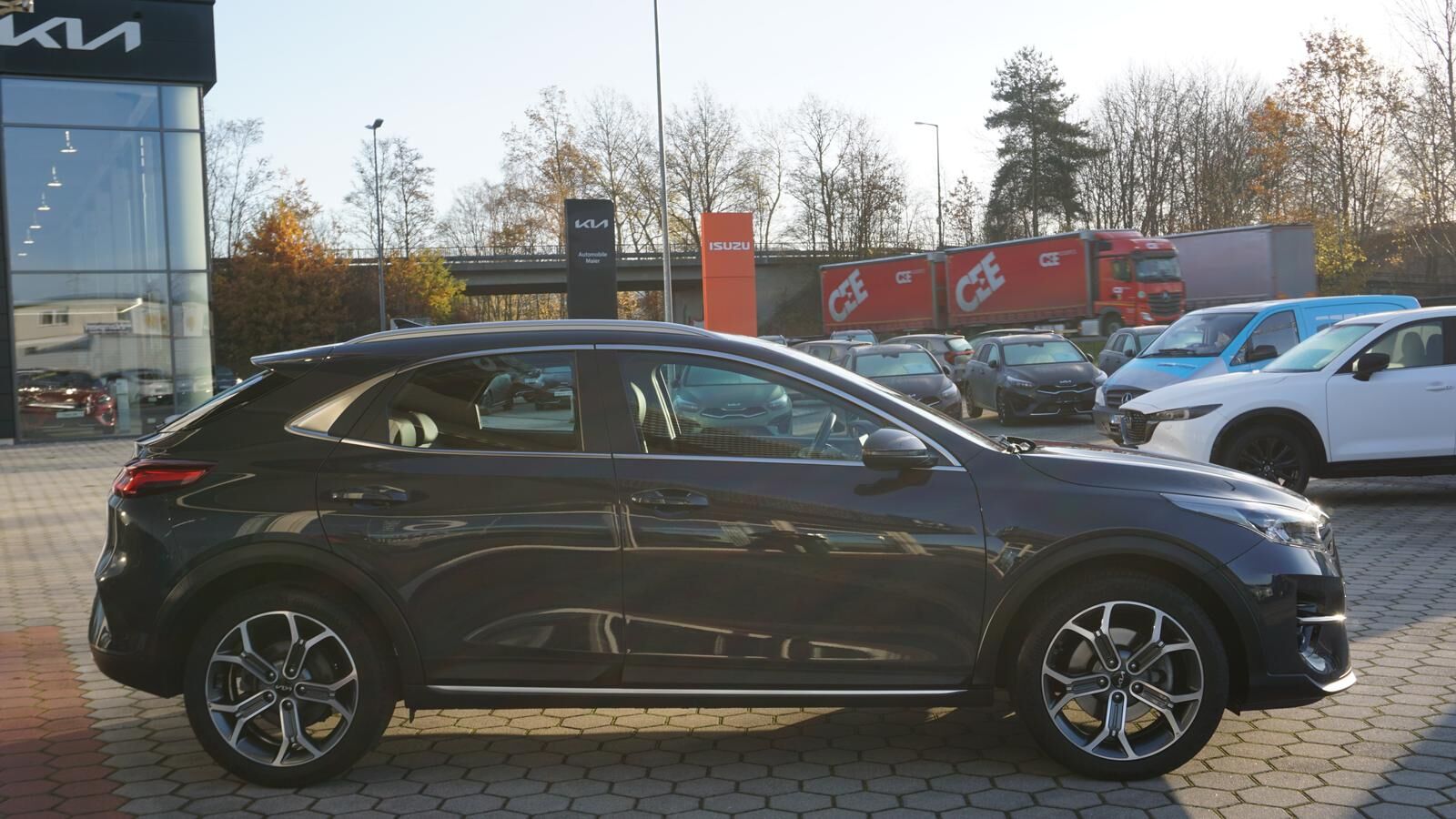 KIA XCeed 1.5 T-GDI 160PS SPIRIT *LED* NAVI* XCL* Ansicht 4 für Fahrzeugdetailseite